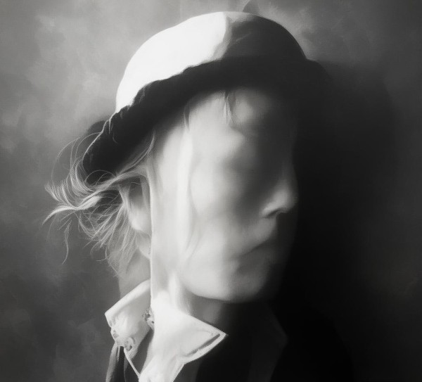 女性身体低俗的广告案例，受害者与受害者